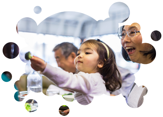 Grand-mother-daughter-at-restaurant
